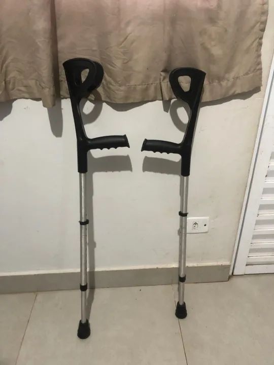 Par de Muletas para Apoio e Mobilidade