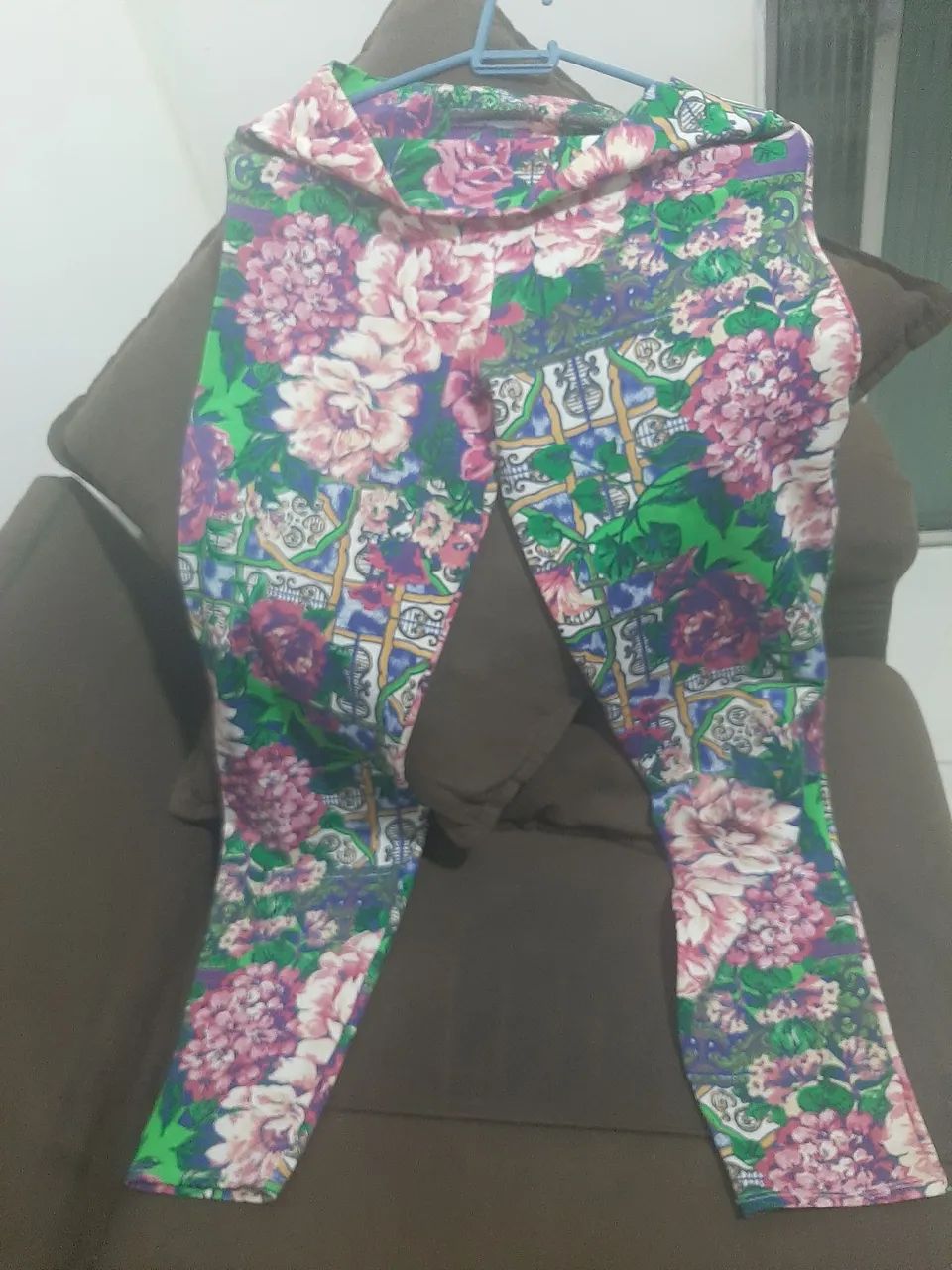 Calça estampada floral tamanho G - Foto 4