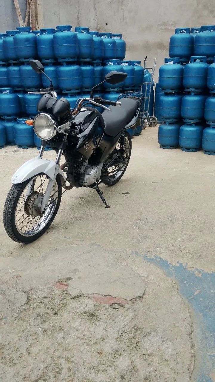 Moto em dias e super econômica, ótima para trabalho 