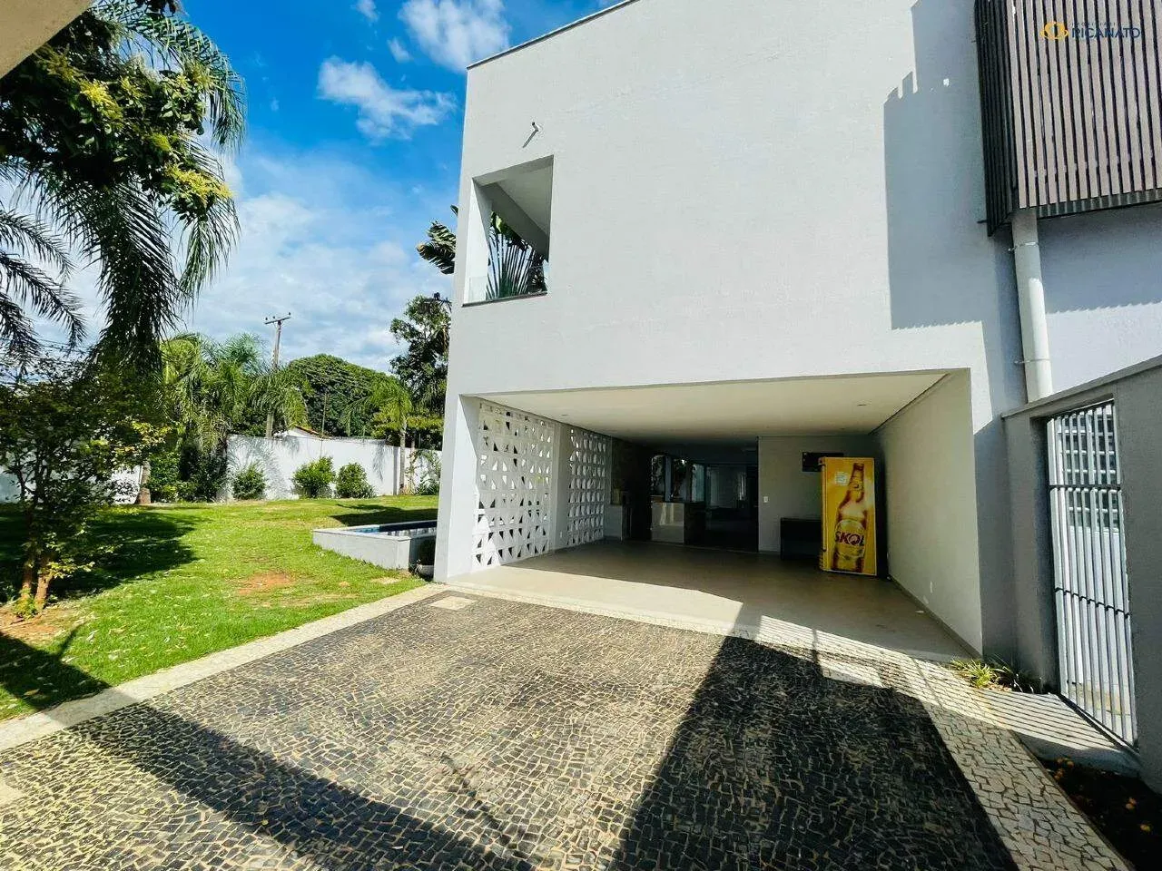 SOBRADO COM 04 SUÍTES NA 110 SUL