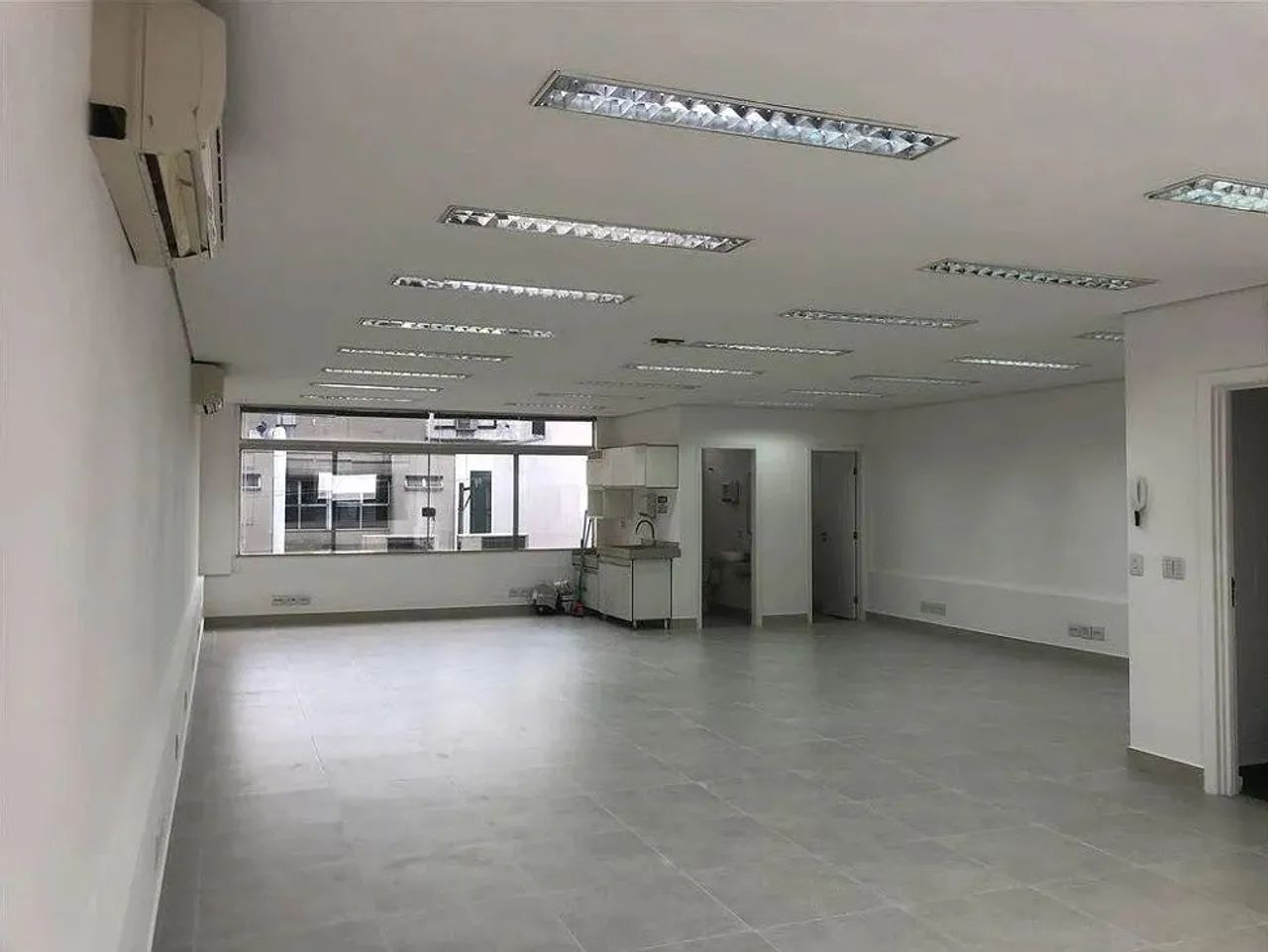 Sala para alugar em Santana de Parnaíba, Centro de Apoio II (Alphaville), com 120 m², Júpi