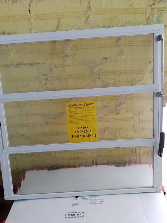 janela de alumínio nova 