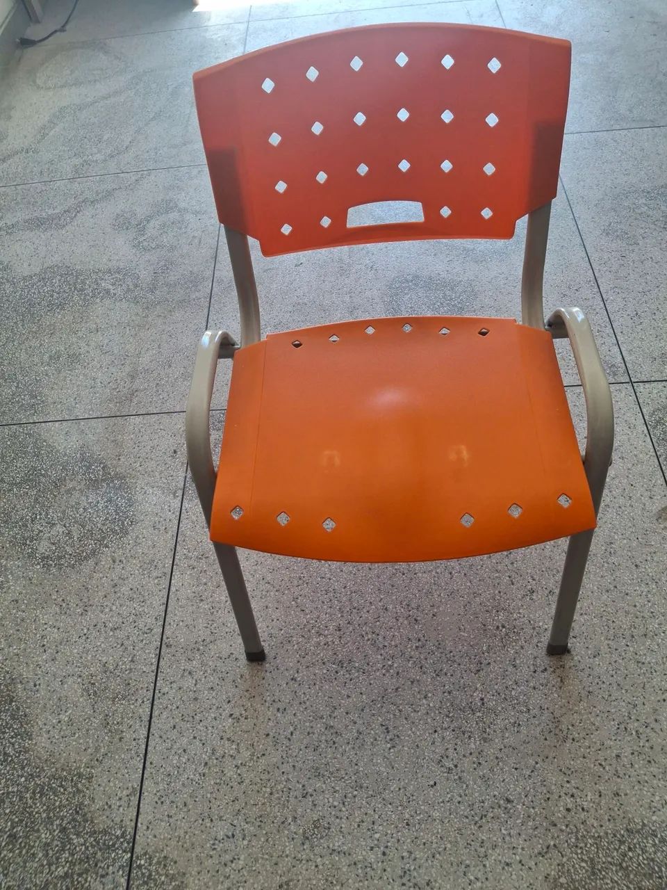 Vendo  cadeira de polietileno
