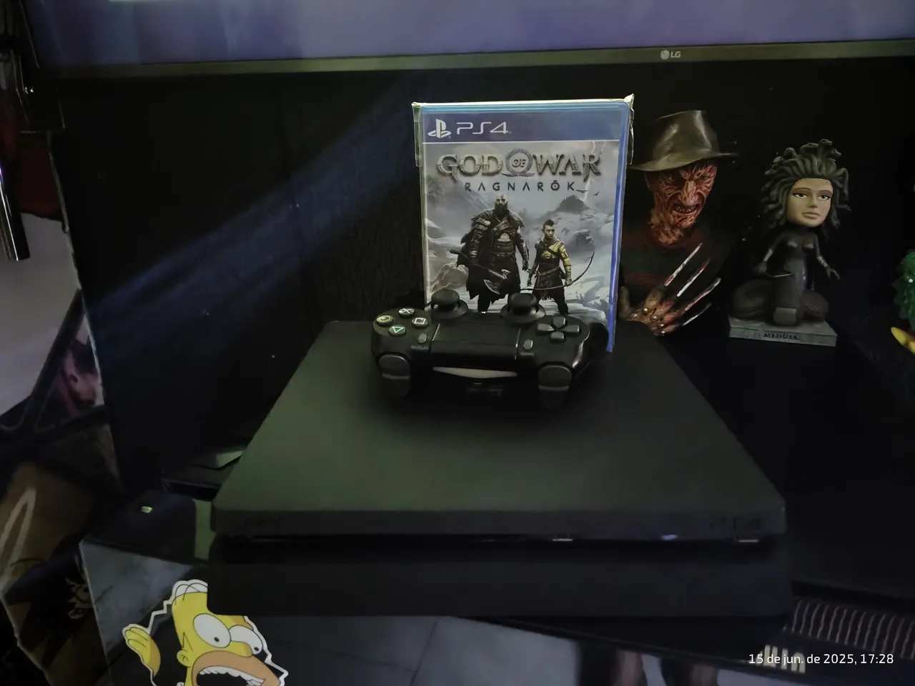 PlayStation 4 com God of War Ragnarök
