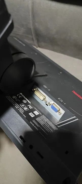 Monitor Lenovo com detalhes  - Foto 4