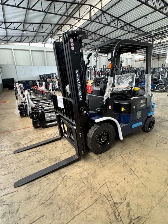 EMPILHADEIRA ELETRIA TRIA