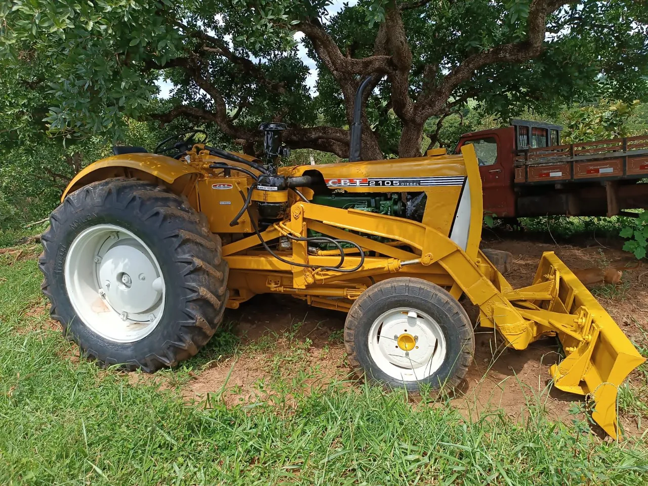 Trator CBT 2105 com Grade não Aceito Troca