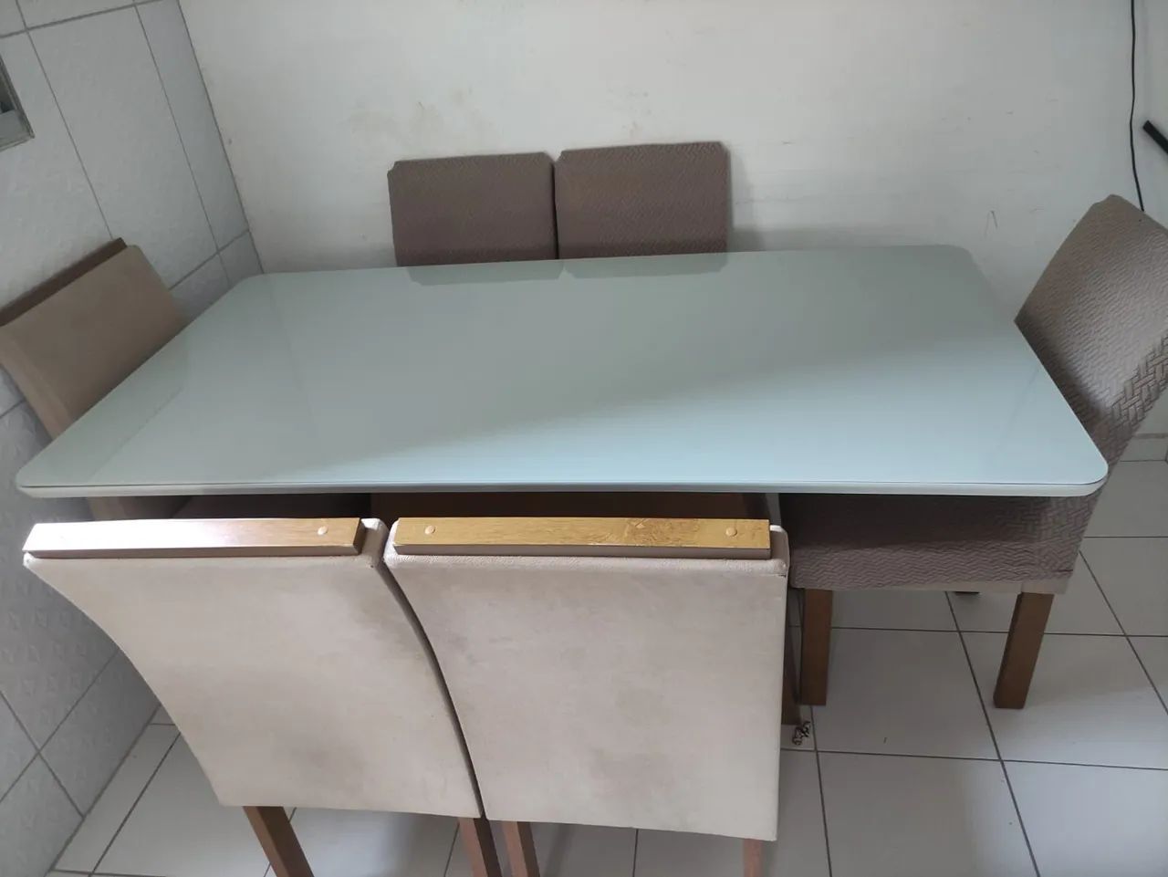 Mesa sem as cadeiras 