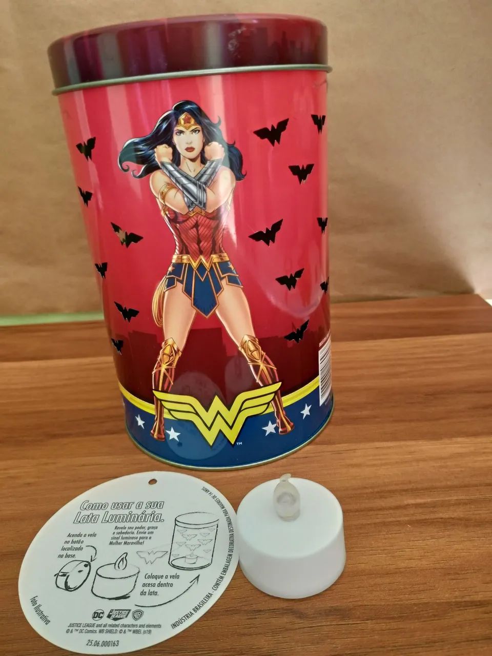 Lata Wonder Woman com Vela LED - Foto 2