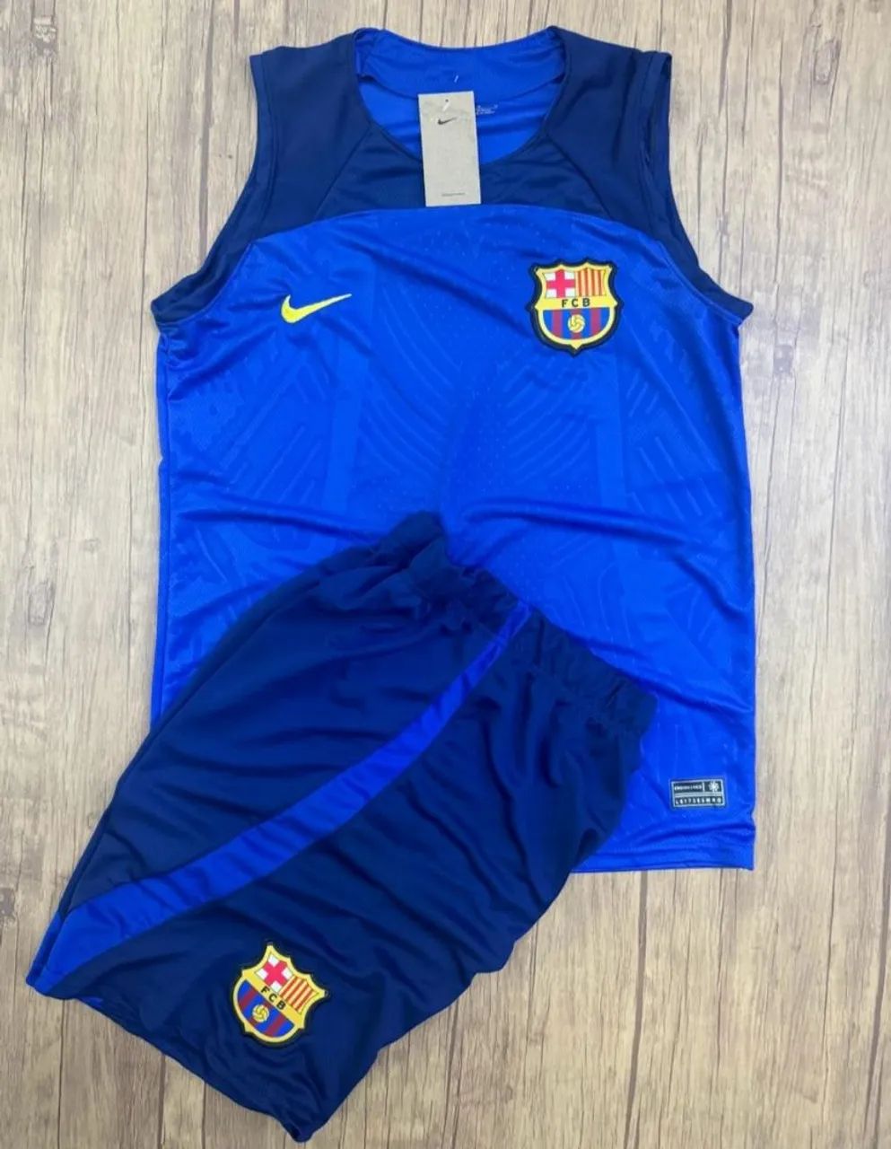 Conjunto de Treino Barcelona - Camiseta e Shorts Nike