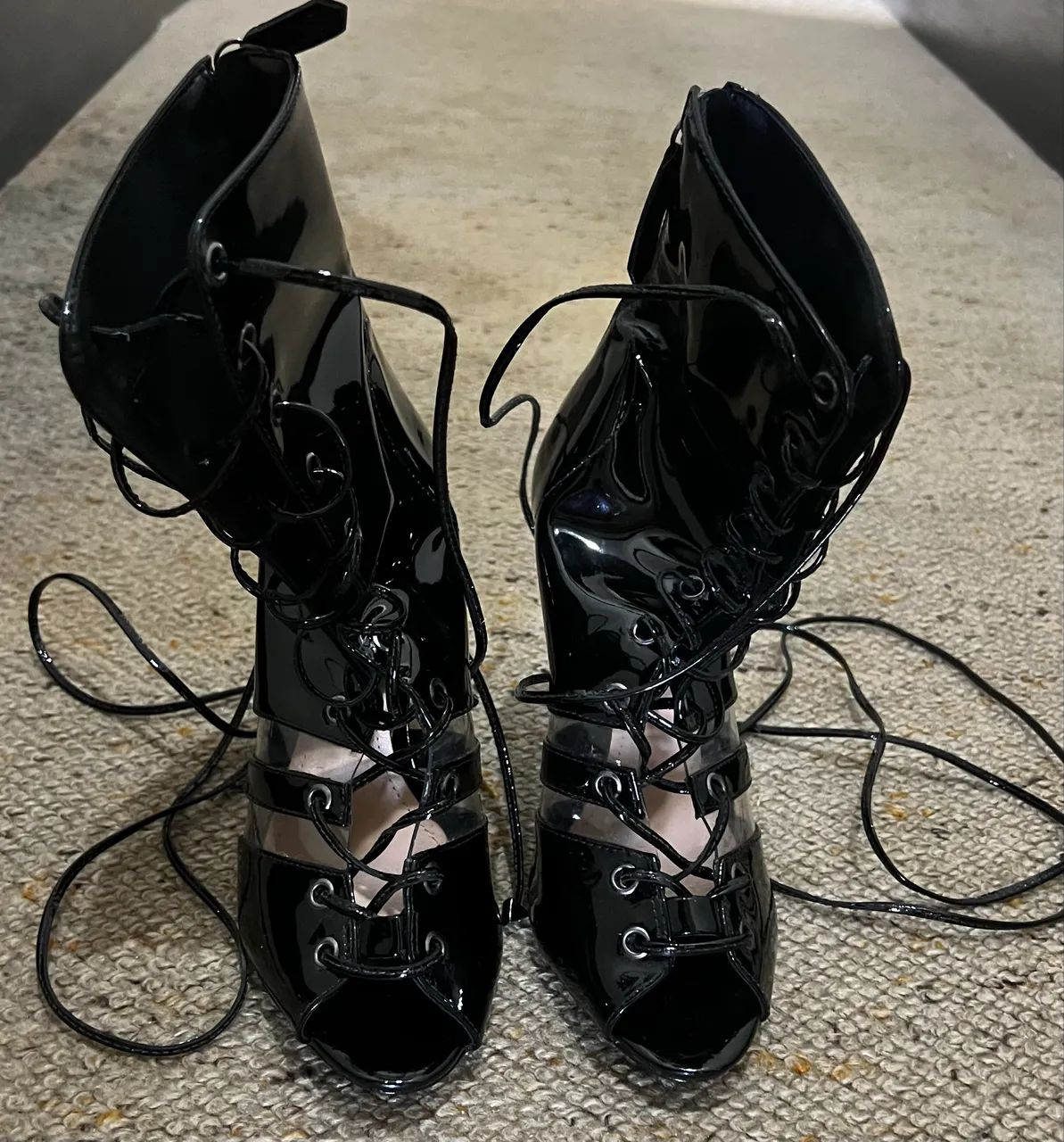 Sandália bota amarração tam 35 Schutz  - Foto 5