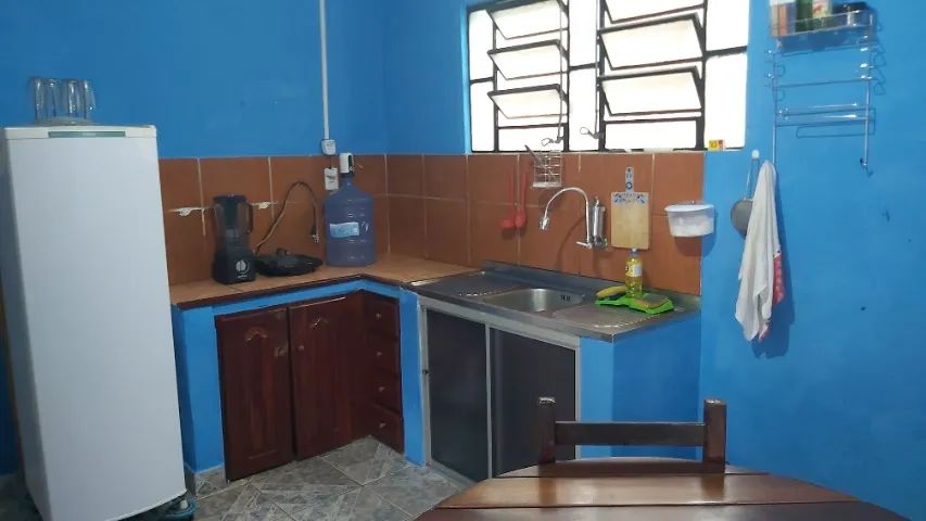 Casa simples, mobiliada e ampla - Foto 2