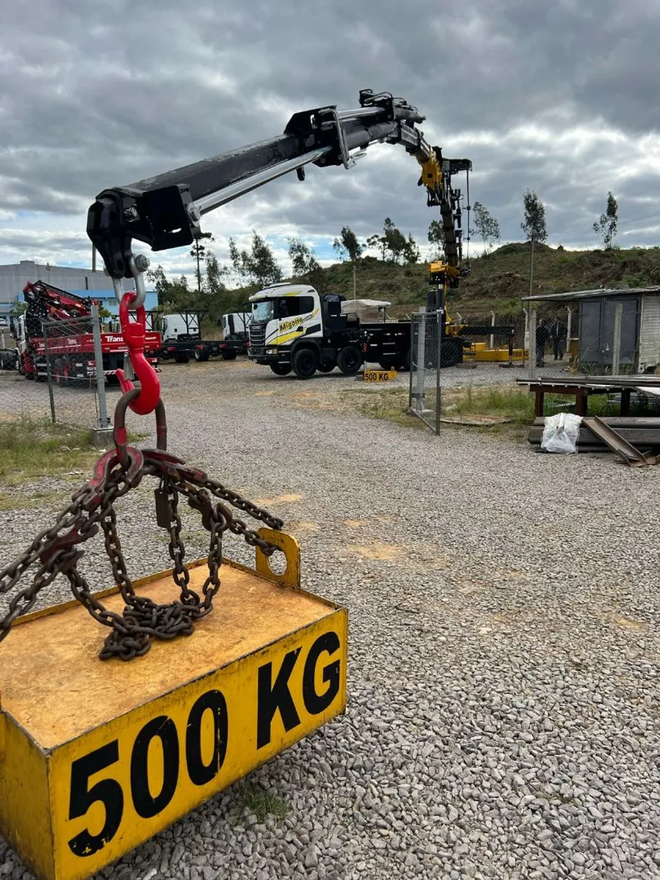 Migotto içamento com guindaste articulado munck e guindaste telescopico cesto aéreo.