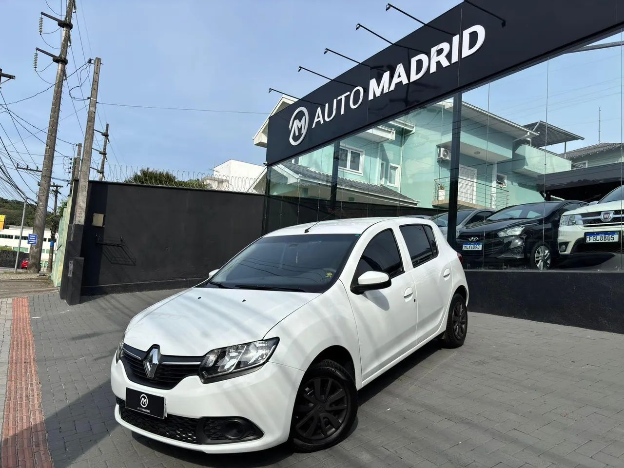 RENAULT - Sandero 1.0 2020 - Baixo km - Completo - Financia