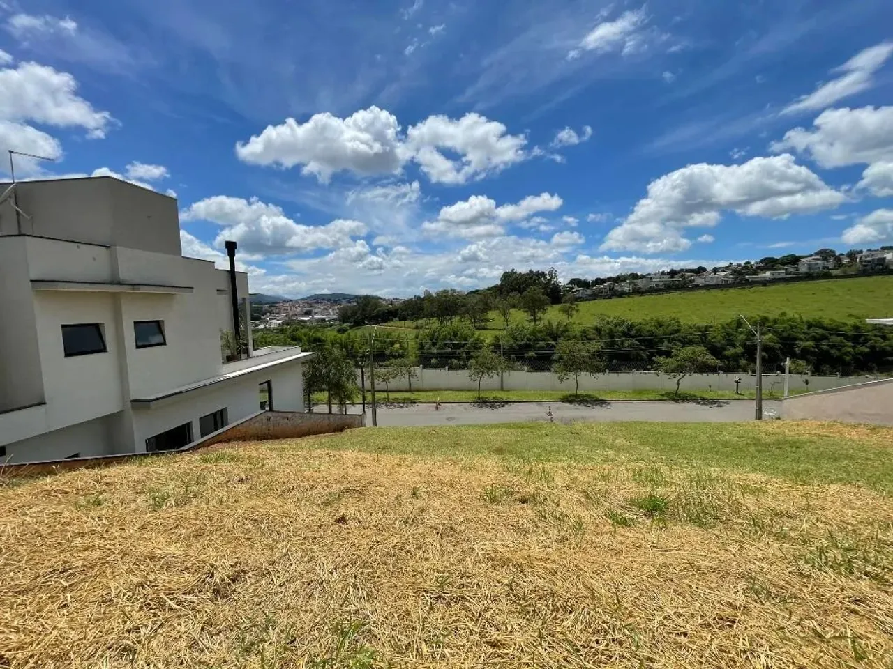 TERRENO à VENDA de 332,30m² em CONDOMÍNIO FECHADO EM BRAGANÇA PAULISTA / SÃO PAULO - CONDO