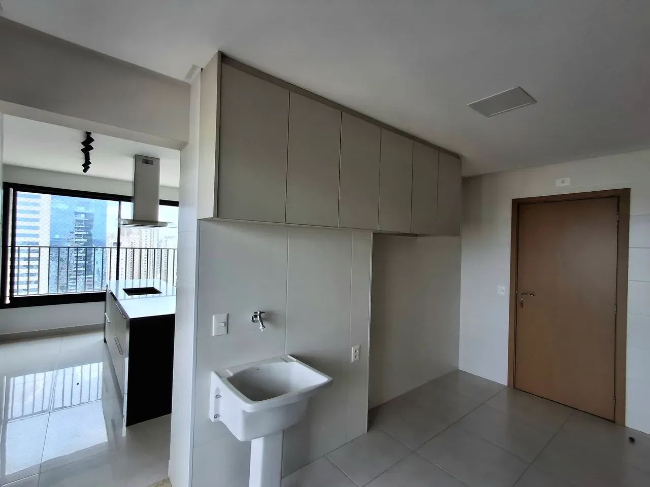 Apartamento para alugar com 3 suítes, 202m², andar inteiro, elevador privativo e lazer com - Foto 9