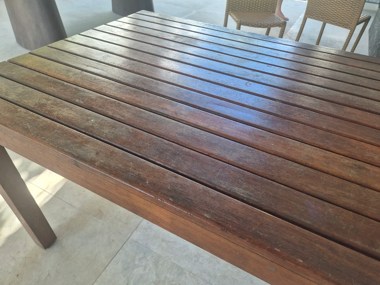 Mesa de madeira maciça para deck