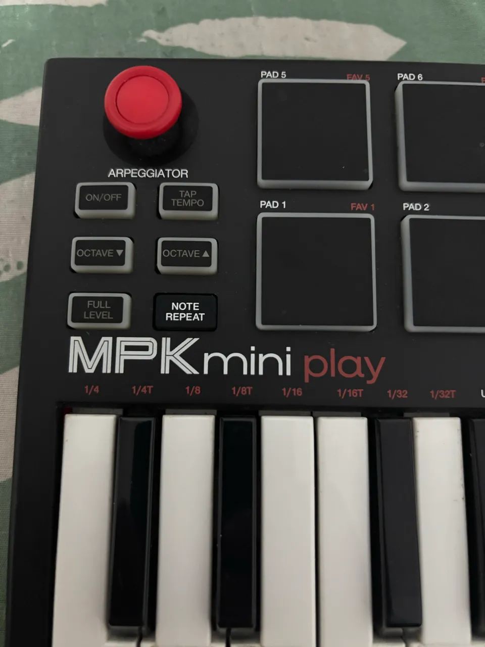 akai mpk25 美品 ノブ一部欠品 akai mpk25 美品 ノブ一部欠品 akai