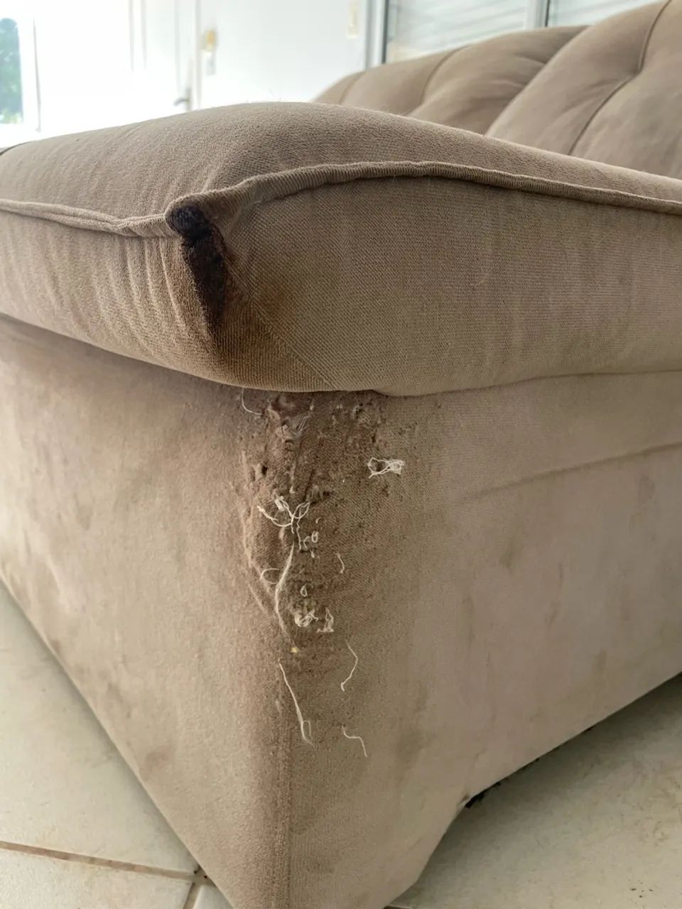 Sofá suede cinza  - Foto 3