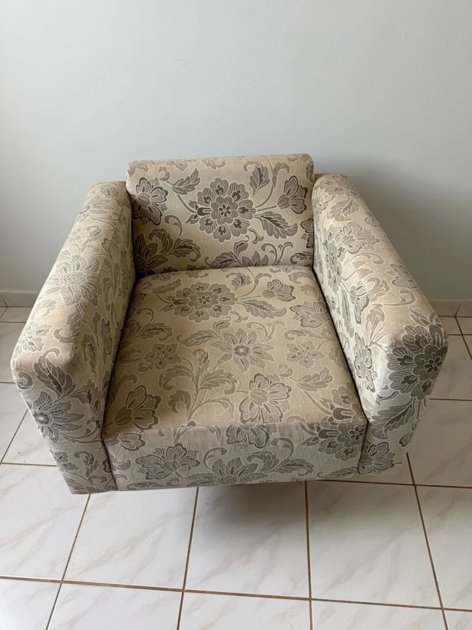 Poltrona estofada clássica 