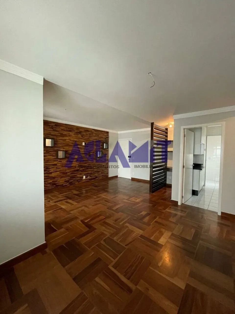 APARTAMENTO A VENDA COM 2 VAGAS DE GARAGEM!