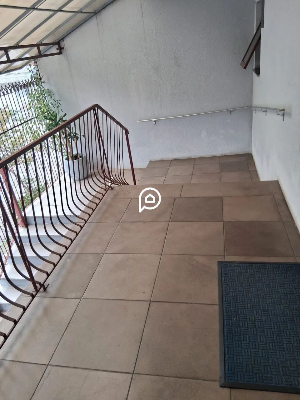 Apartamento semi mobiliado 2 dormitórios - Foto 4