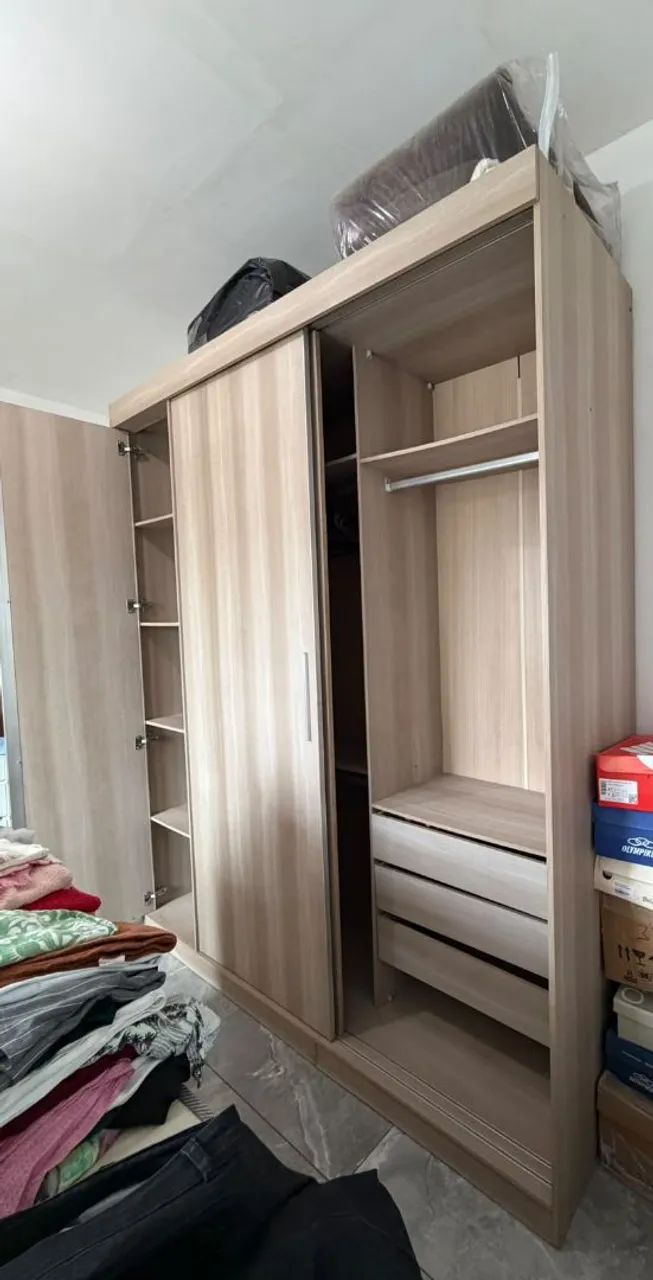 Guarda roupa 3 porta de casal , com 2 porta de correr e 1 com espelho  - Foto 4