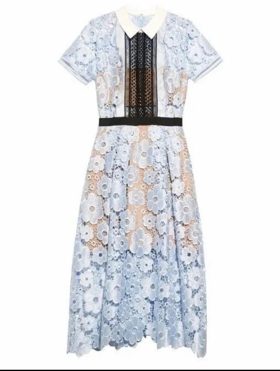 Vestido de renda azul-claro