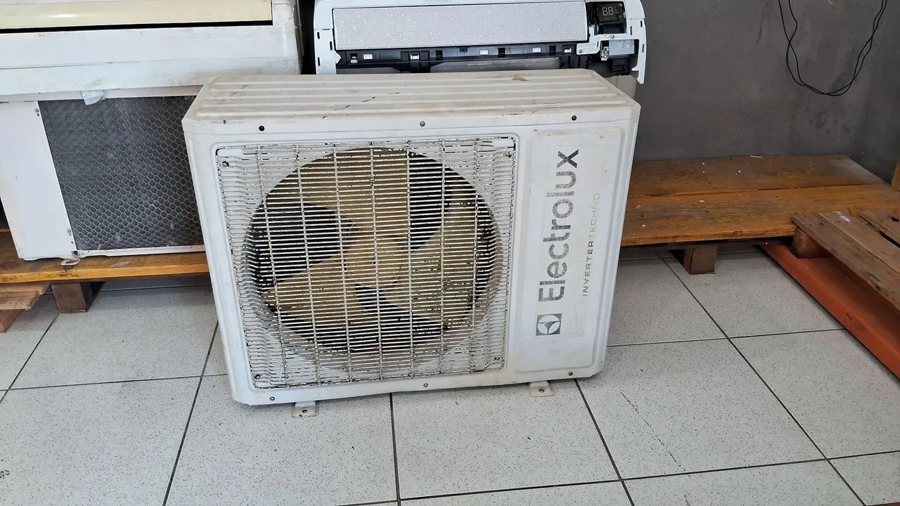 Condensadora Electrolux Inverter 18000Btus usada - Foto 3