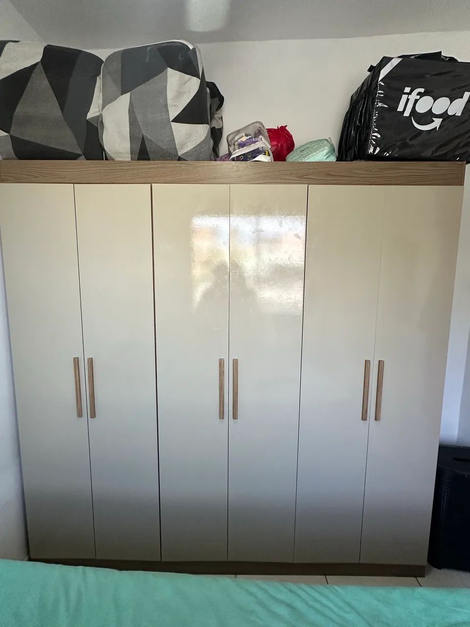 Guarda roupa 6 portas 