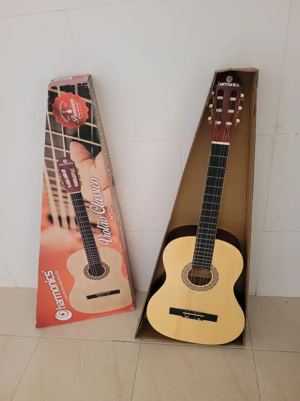 Violão clássico - uma corda estourada 