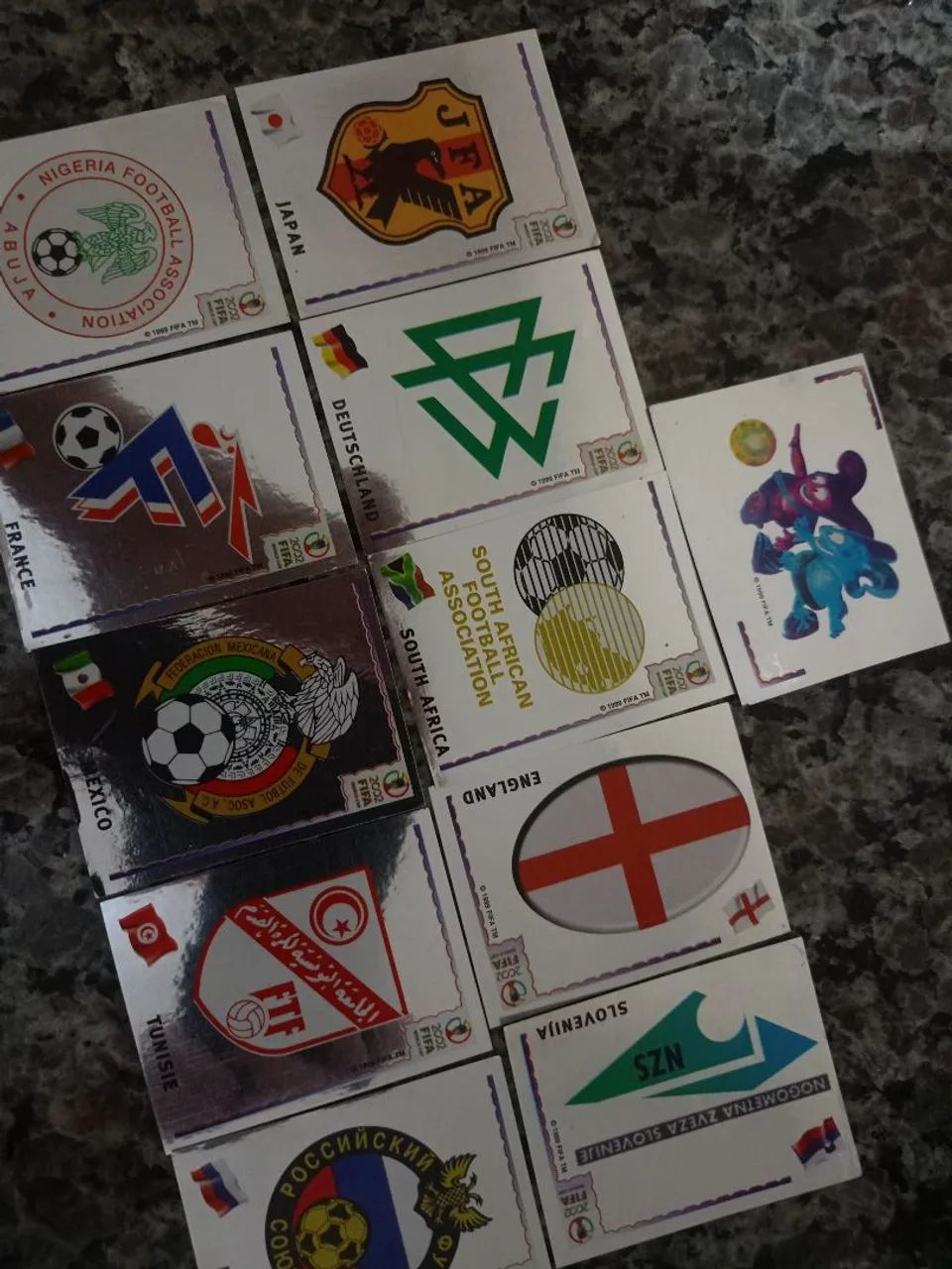 Figurinhas copa do mundo 2002 escudos  - Foto 2