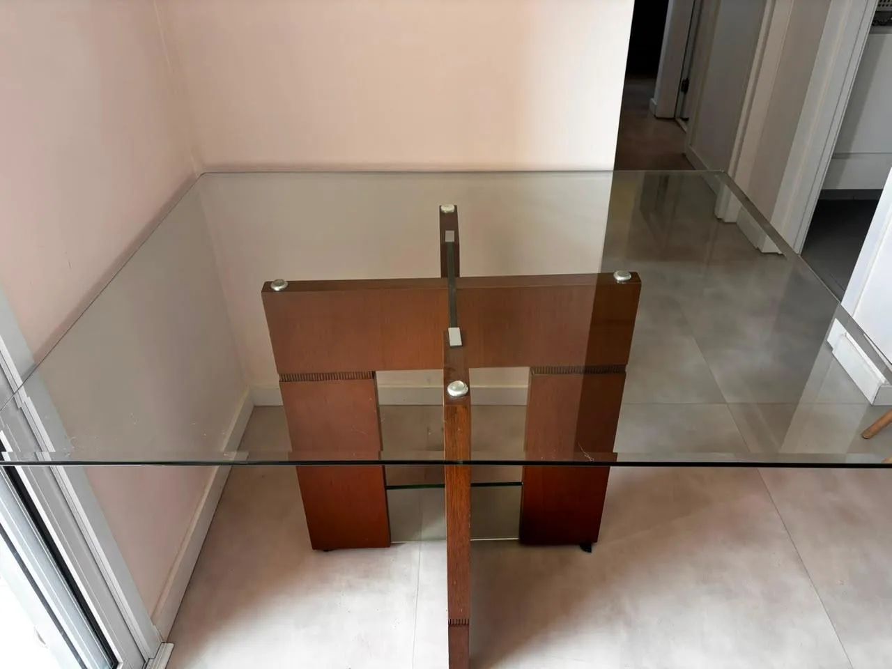 Mesa de vidro com pés de madeira  - Foto 2