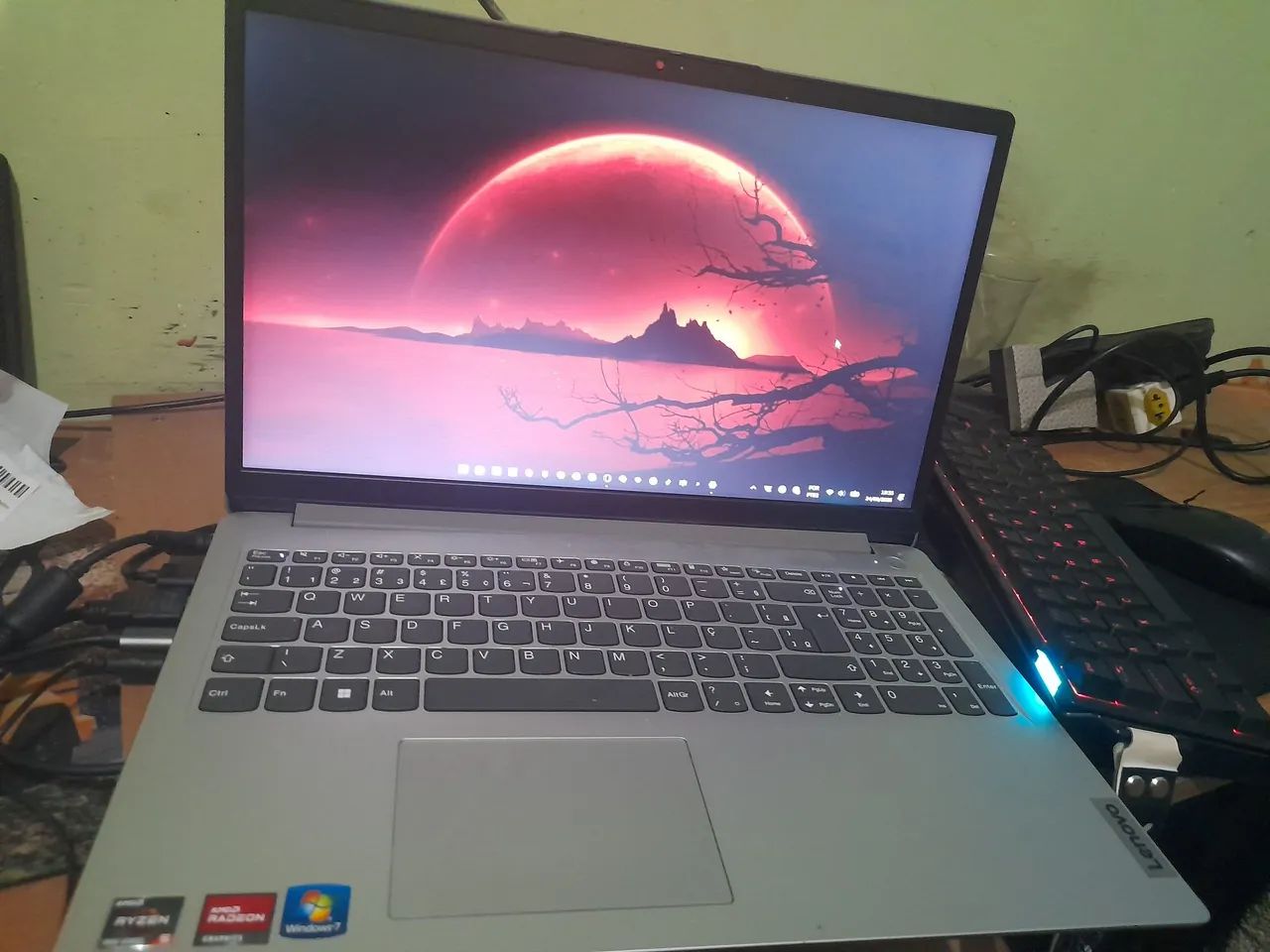 Notebook Lenovo usado excelente - Foto 2