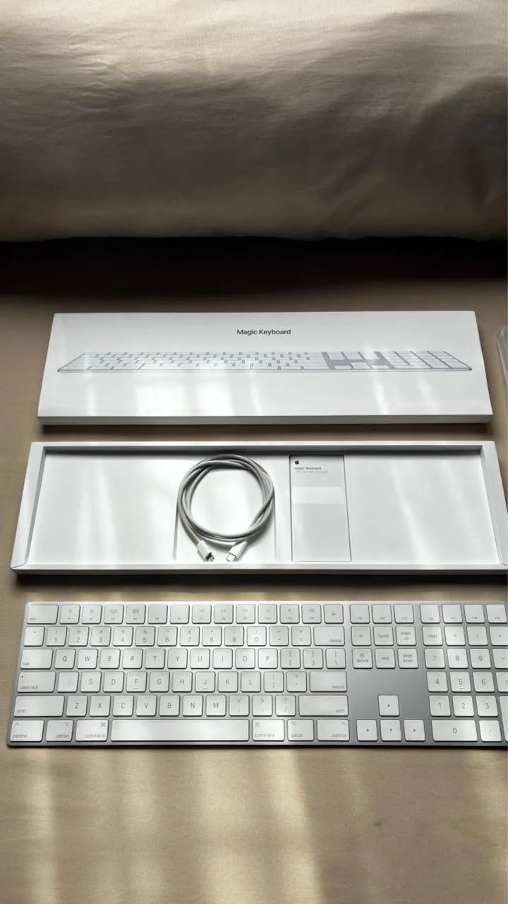 Apple Magic Keyboard com Teclado Numérico - Space Gray - Caixa e Cabo Originais