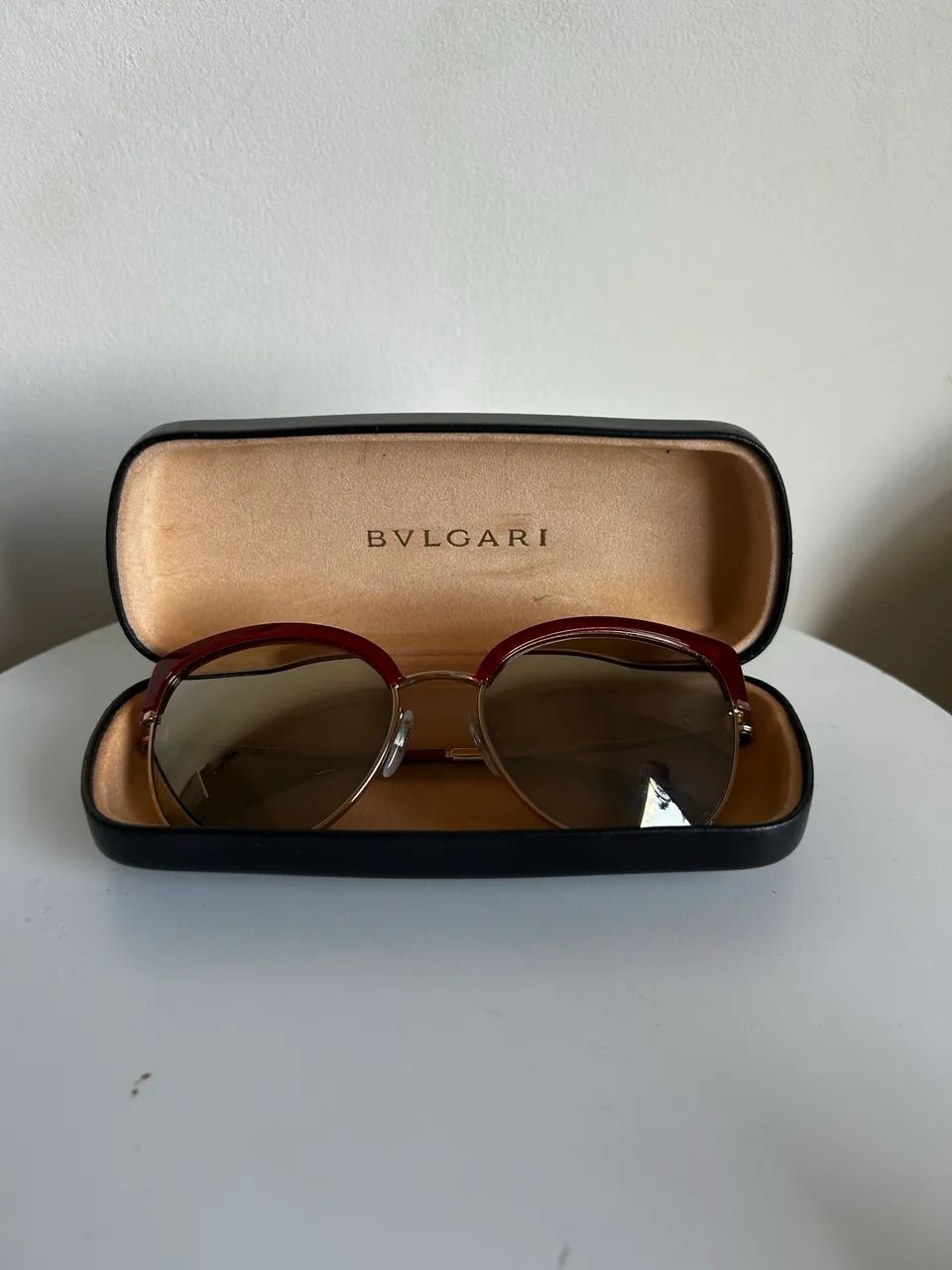 óculos de sol bvlgari cat-eye vinho