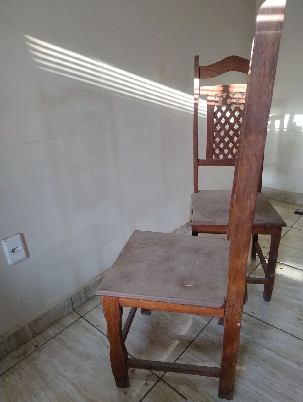 duas cadeiras de cerejeira maciço - Foto 2
