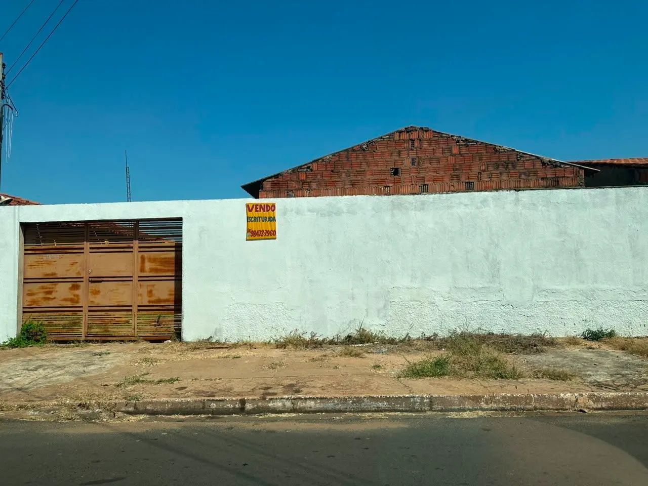 Vendo terreno com construção .