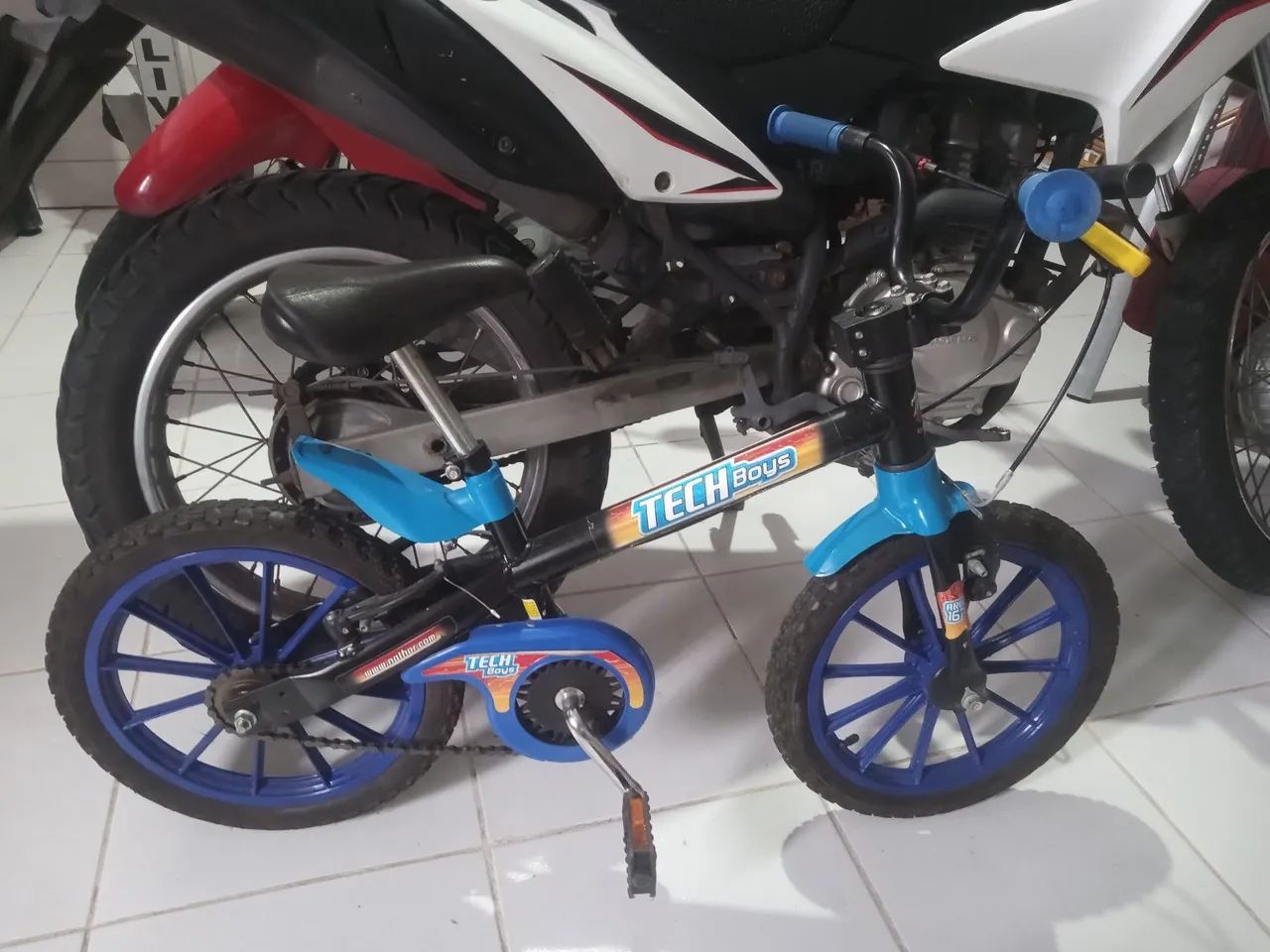 Vendo bicicleta infantil toda original bem conservada  - Foto 2