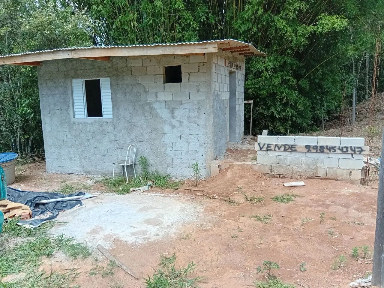 Terreno com uma casa ja em construção 