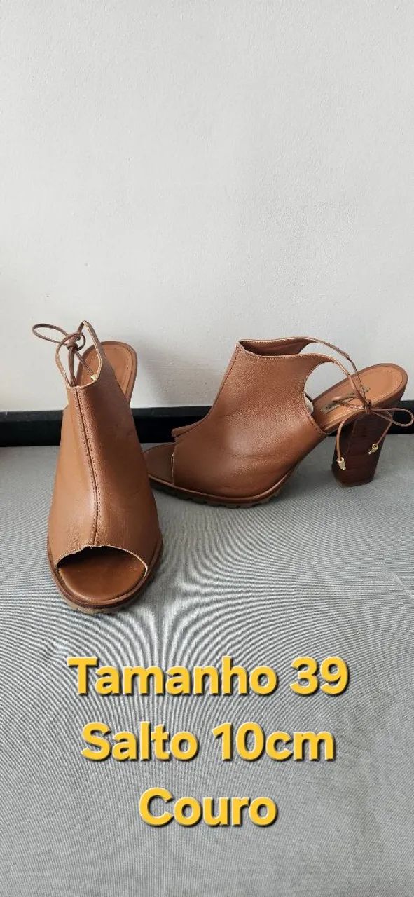 Sandálias Arezzo e Raphaella Booz - Foto 2