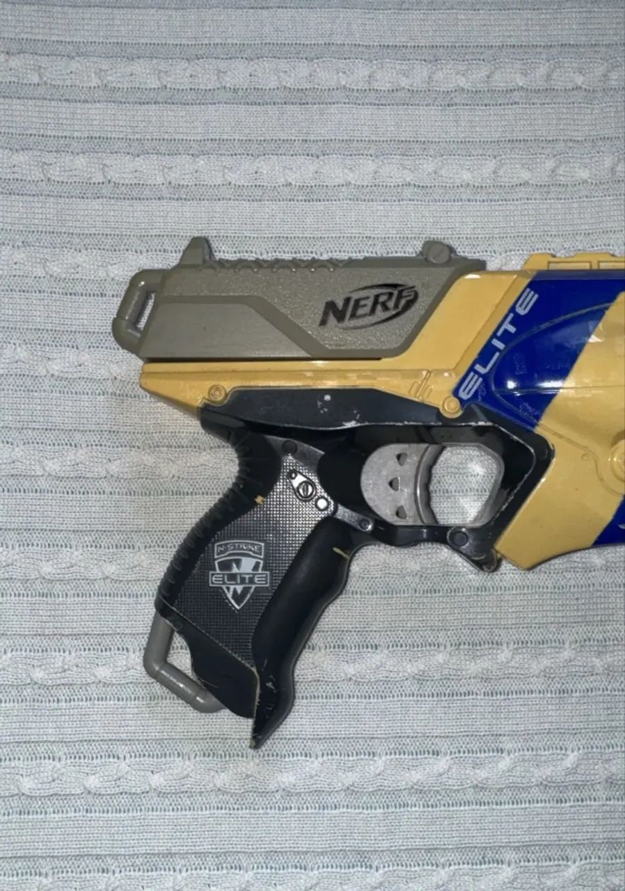 nerf da Strongarm com um dardo - Foto 2
