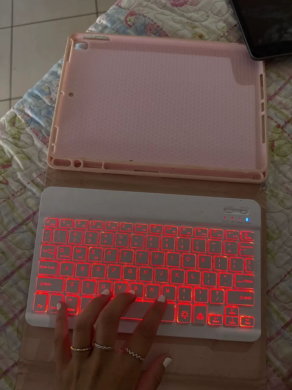IPAD 9ª GERAÇÃO 256gb com capa e teclado - Foto 3