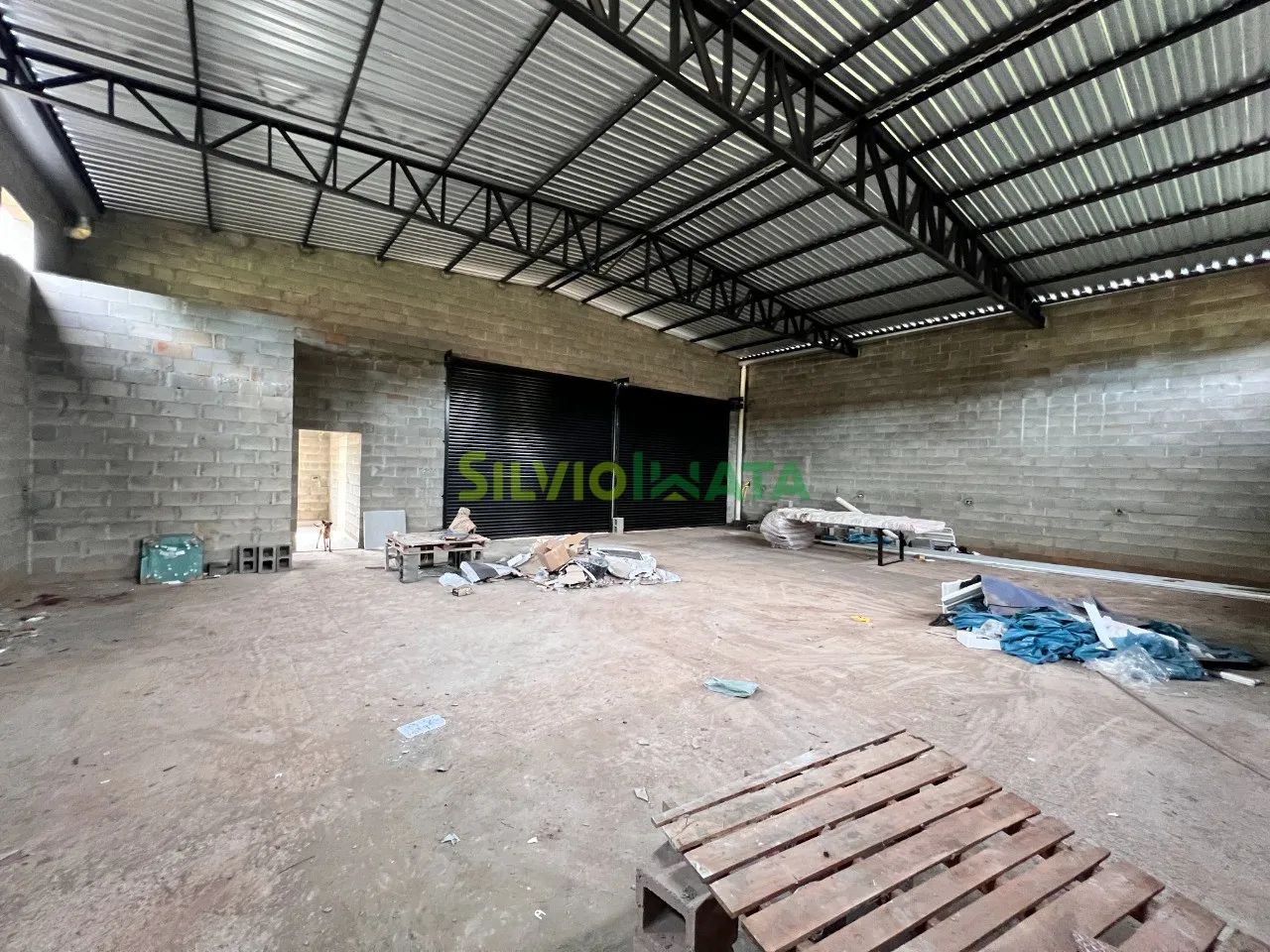 EXCELENTE BARRACÃO DE 215 M² PARA LOCAR NO VALE AZUL - Foto 4