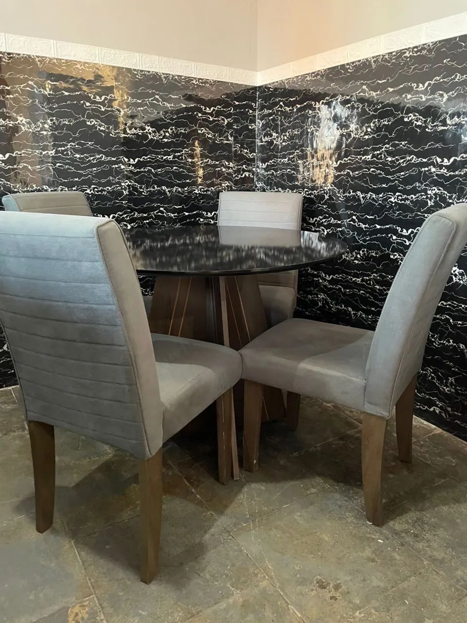 Vendo Mesa de MDF + 4 cadeiras  - Foto 3