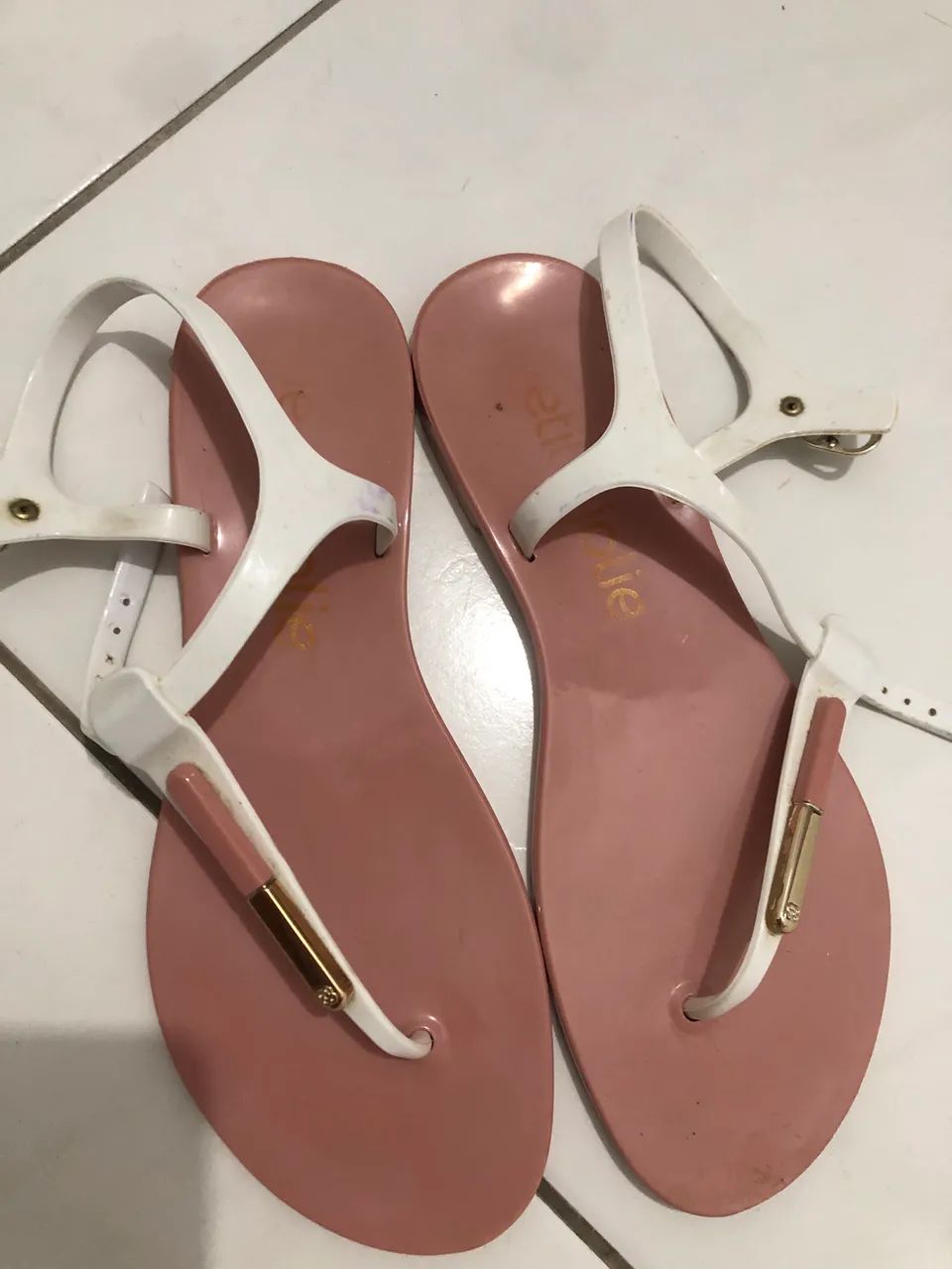 vende-se sandália da petit jolie