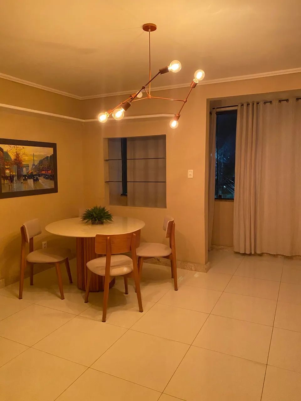 Alugo quarto para mulheres 