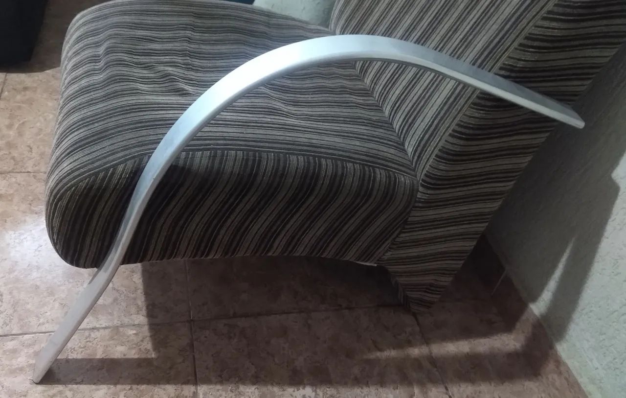 Poltronas Antigas Retrô com Braços em Alumínio - Par ou Unitária - Foto 3