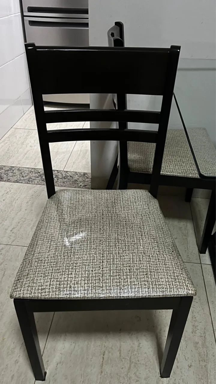 Mesa de quarto cadeiras em bom estado de conservação  - Foto 5