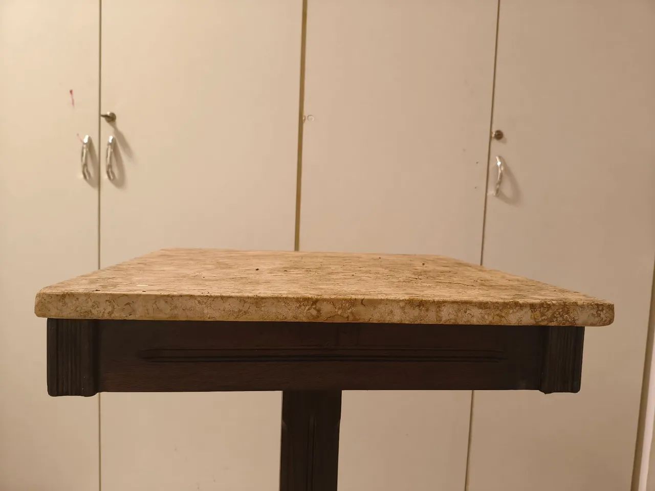 Mesa marmore 0.52cm tampo marmore 0.79cm altupo base de madeira - Foto 2